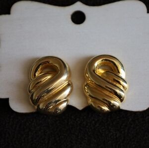 Elegant Gold-Tone Twisted clip on Earrings